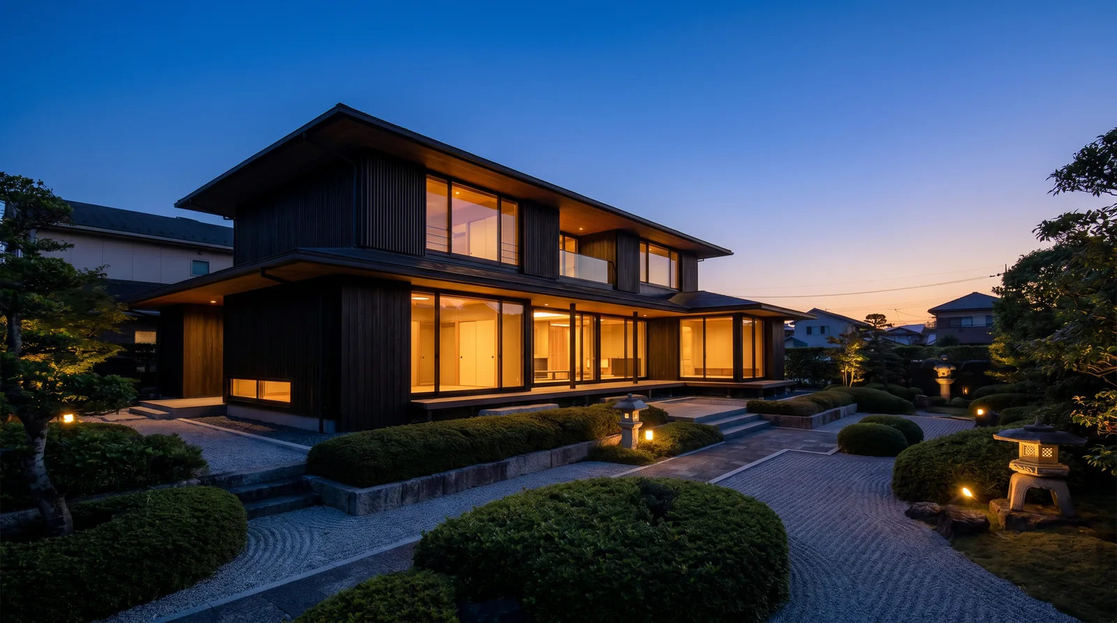 夕暮れの住宅外観